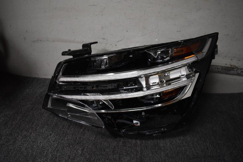 2020-2022 HYUNDAI GENESIS G80 LEFT SIDE HEADLIGHT FACTORY OEM