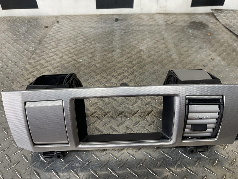 09-2011 JAGUAR XF DASH NAVIGATION STEREO AIR AC VENT GRILLE PANEL TRIM BEZEL OEM