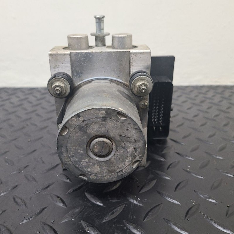 2007 Chevrolet Tahoe ABS Anti Lock Brake Actuator Pump Assembly OEM 15905736