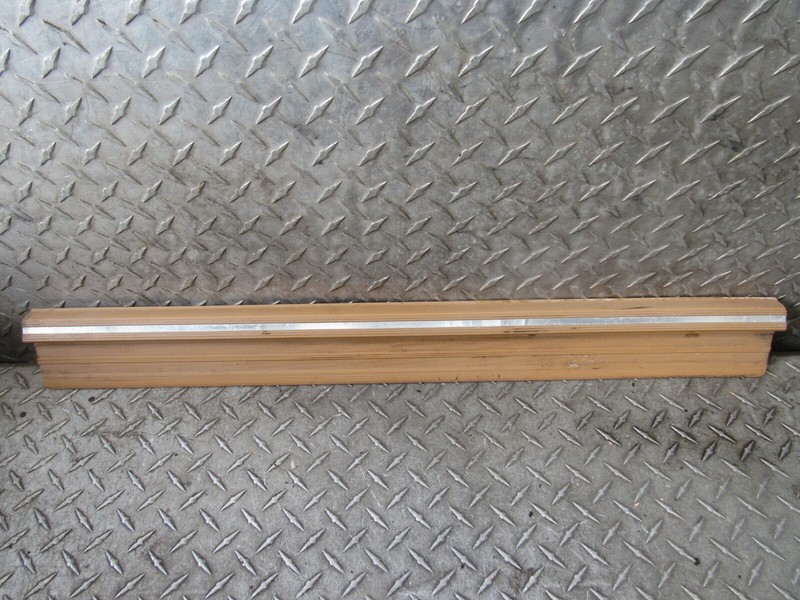 82 MERCEDES-BENZ 240D LEFT DRIVER FRONT DOOR SILL ROCKER TRIM PANEL STEP2.4L