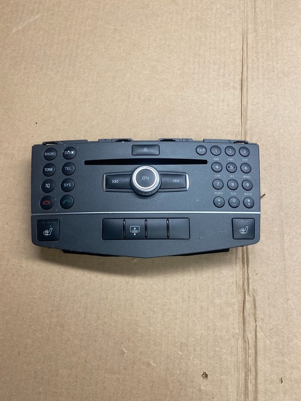 2008-2011 Mercedes W204 C300 C350 Navi Command Radio DVD CD Audio AE4212 DG