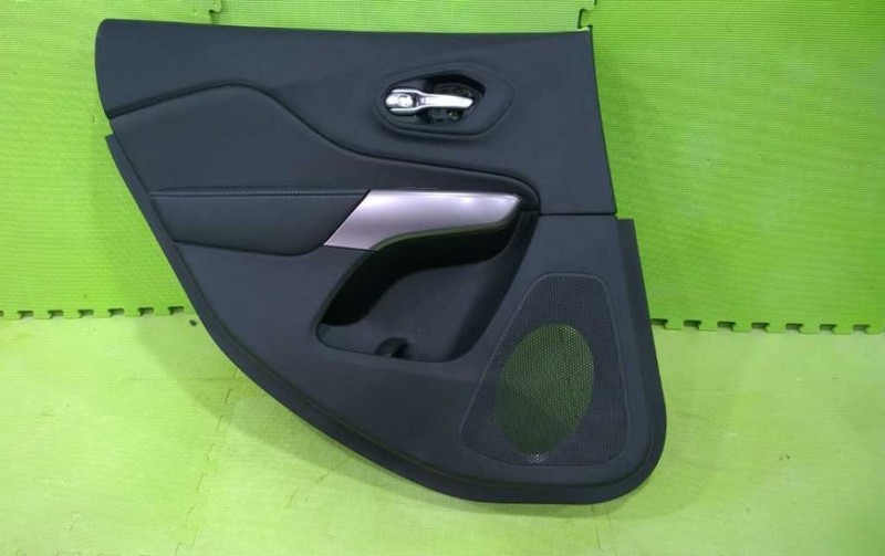 19 20 21 JEEP CHEROKEE DRIVER LEFT REAR INTERIOR DOOR PANEL OEM 2415-130