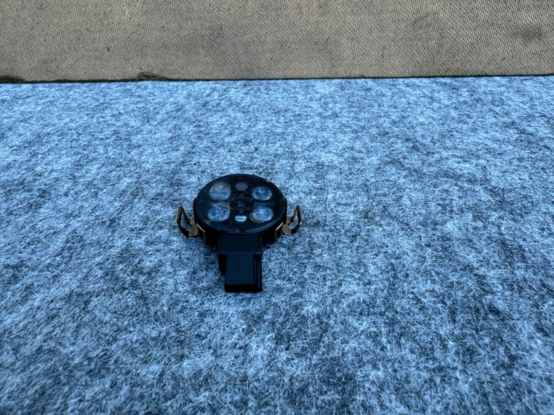 KIA STINGER 2019-2023 OEM FRONT WINDSHIELD RAIN SENSOR ASSEMBLY