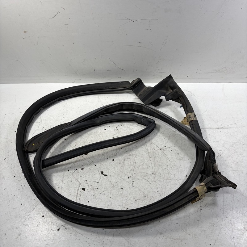 03-11 Honda Element Right Rear Door Seal Weatherstrip 72810-SCV-A03 OEM