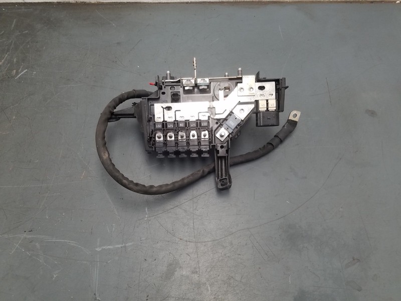 2017 Mercedes AMG C 63 S Battery Fuse Relay Box #3490 C5
