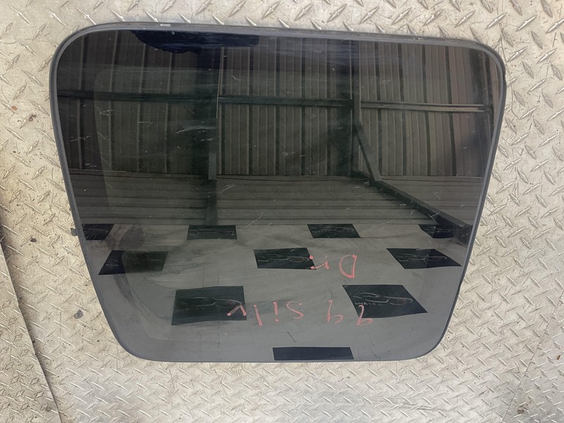 1999-2007 Chevrolet Silverado Rear LH Movable Window Glass Assembly Oem Tested