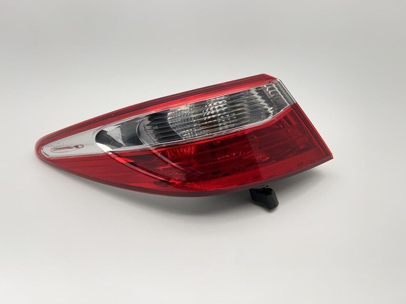 2015-2017 TOYOTA CAMRY LEFT TAILLIGHT QUARTER MOUNTED 2.5L AT FWD -SE- 50201