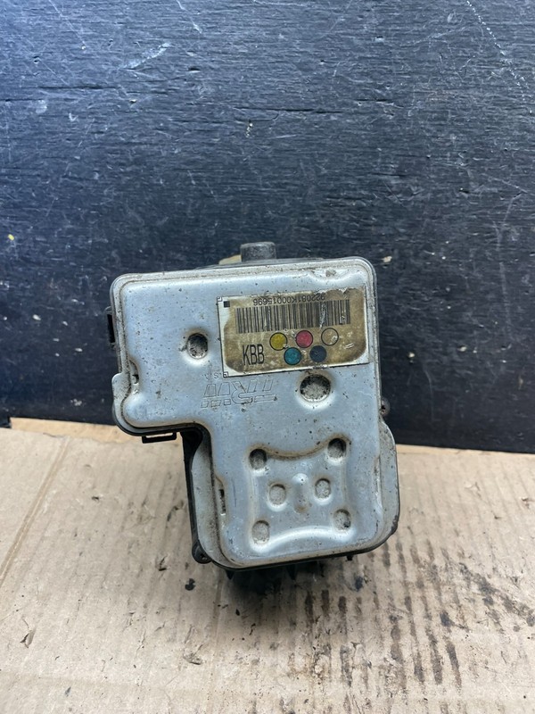 2004-07 Chevrolet Express ABS Pump Control OEM 13567136 Module S4470 DG
