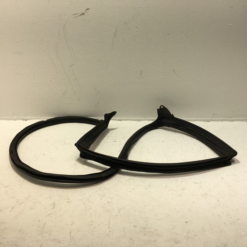 2018-2024 AUDI S5 SPORTBACK REAR DRIVER SIDE BODY DOORWAY WEATHERSTRIP SEAL OEM