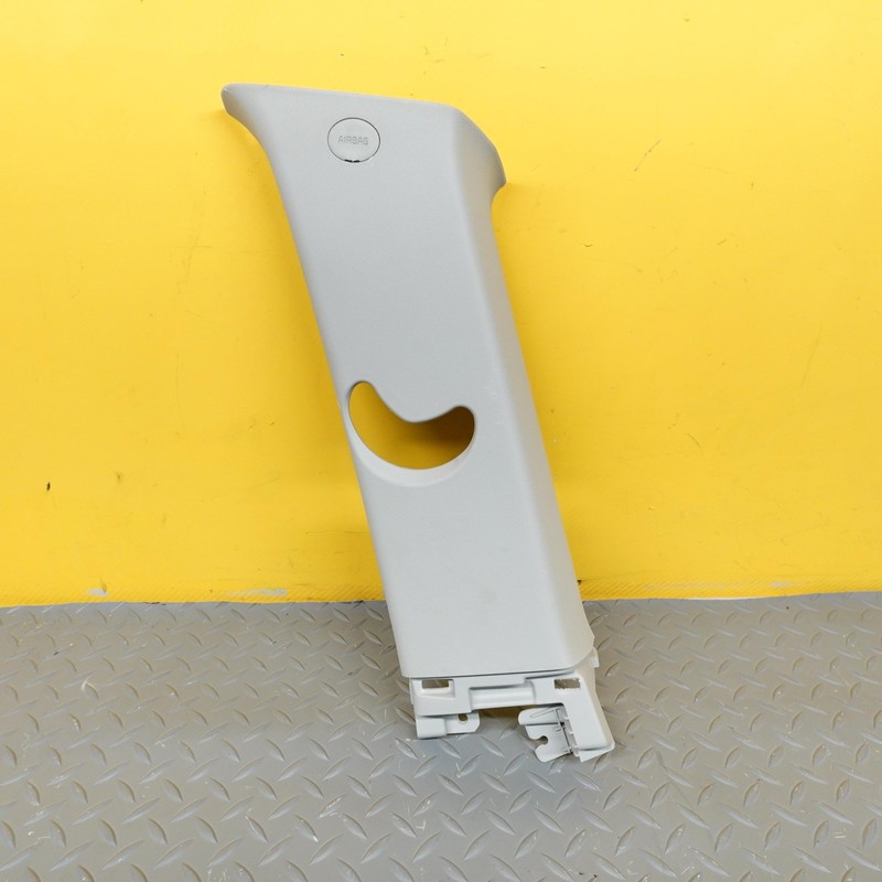 2020-2024 KIA TELLURIDE RIGHT REAR C PILLAR UPPER TRIM PANEL OEM 85860S9000