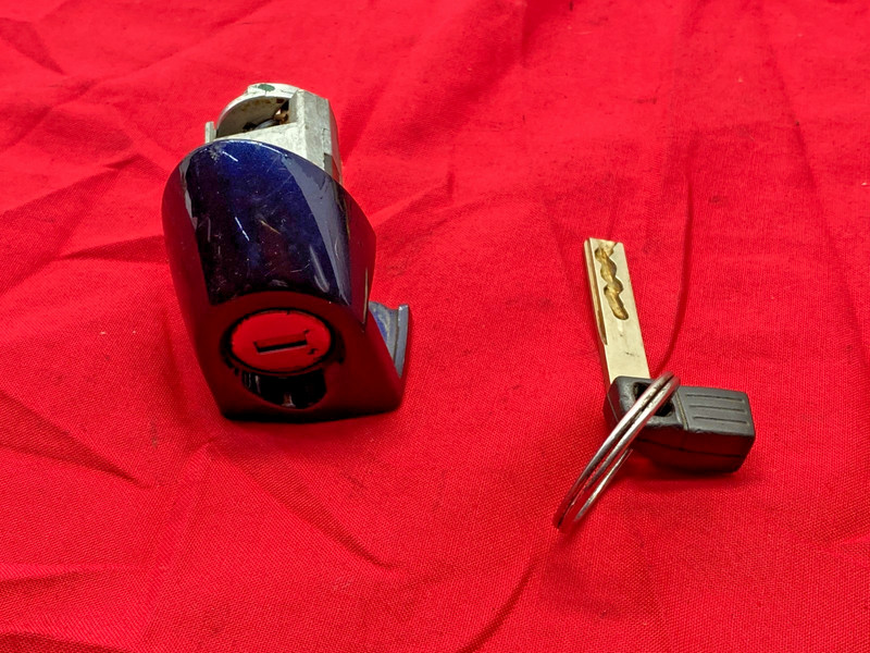 2008-2013 BMW E82 E88 128 135 Exterior Driver Door Handle Key Lock Set Blue OEM✅