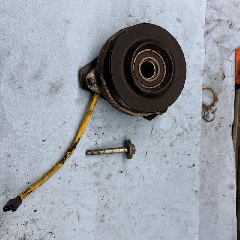 John Deere STX38 (Yellow Deck) Lawn Mower 12.5 Hp Kohler Motor Deck Pulley Good