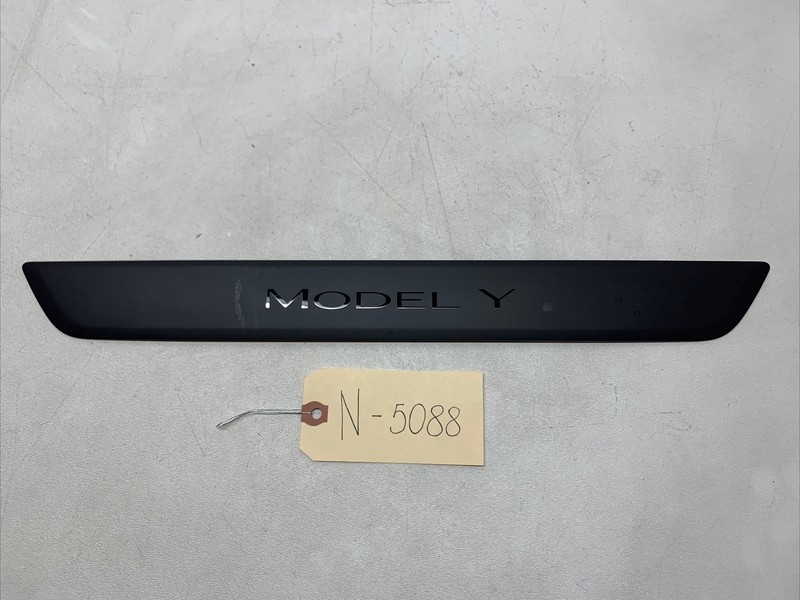 2020-22 TESLA MODEL Y FRONT RIGHT SIDE DOOR SILL SCUFF PLATE COVER TRIM 5088 B44