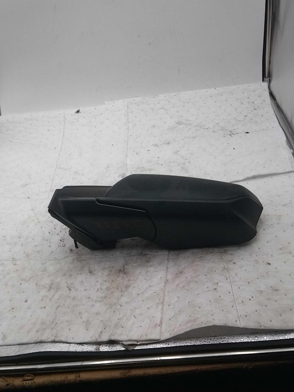 Used Left Door Mirror fits: 2020 Chevrolet Equinox w/blind spot alert w/light se