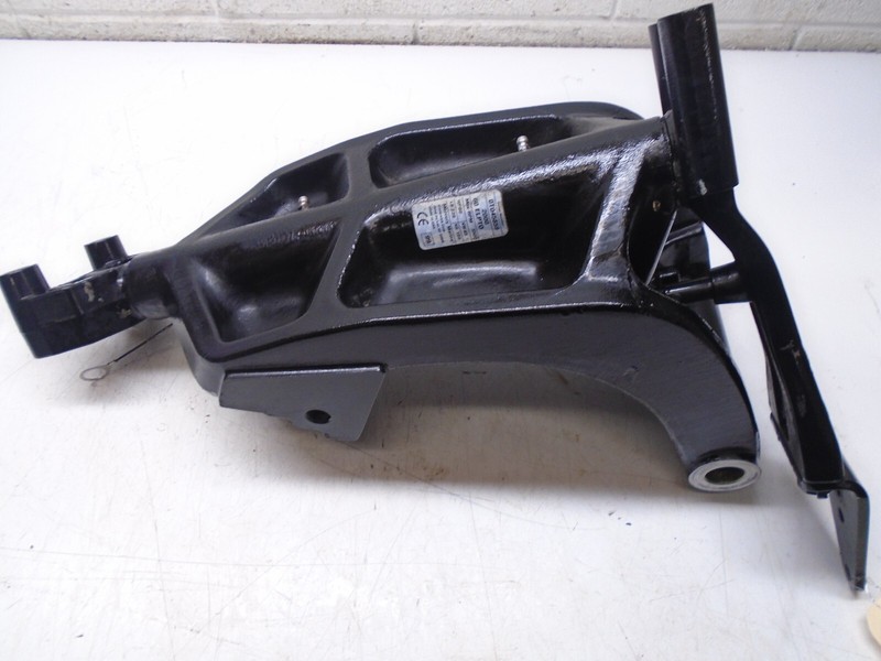 AA4 Mercury Outboard 60hp Swivel Bracket 822863A1 3 cyl 2 stroke Swivel Pin Long