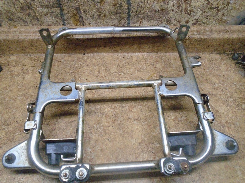 1987 Yamaha Venture XVZ1300 XVZ 1300 Rear Back Trunk Luggage Box Mount Mounting