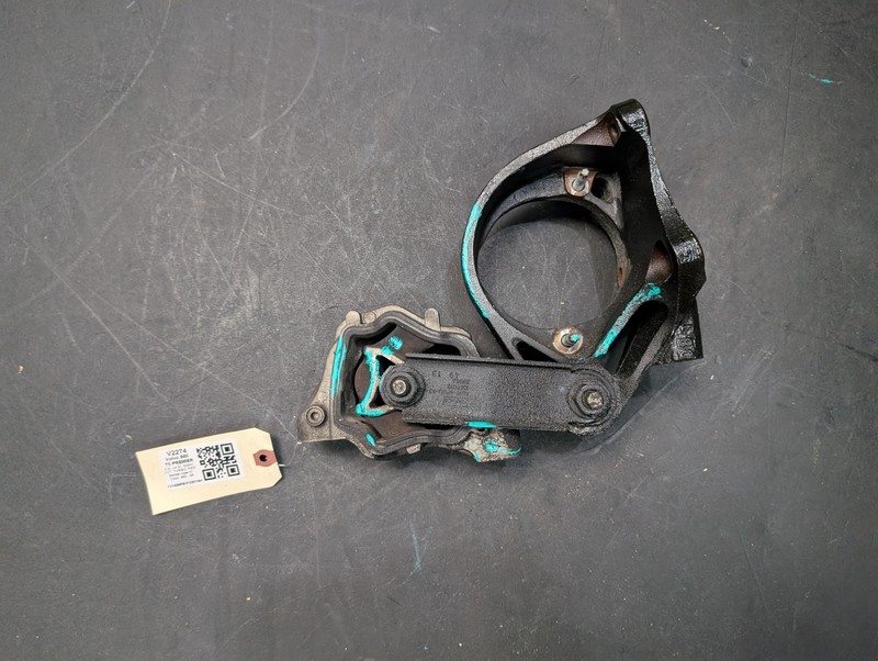 Engine Mount Bracket 2015 Volvo S60 31330138 2014 2016 2017 2018