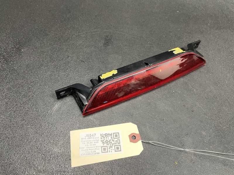Rear 3rd Stop Brake Light Lamp 2018 Jeep Grand Cherokee 05303754AF 2011-2021