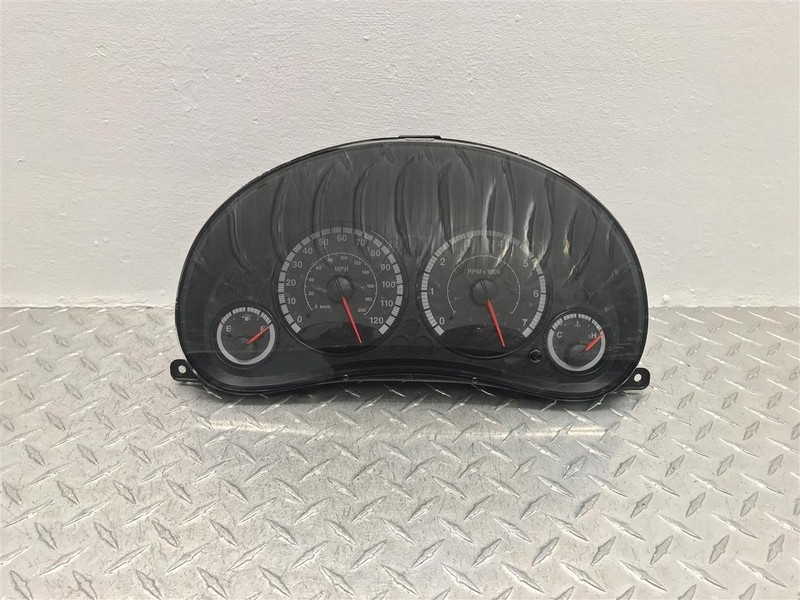 OEM 2005 JEEP LIBERTY BLACK TRIM SPEEDOMETER 3.7L04828962AB 193,XXX MILES