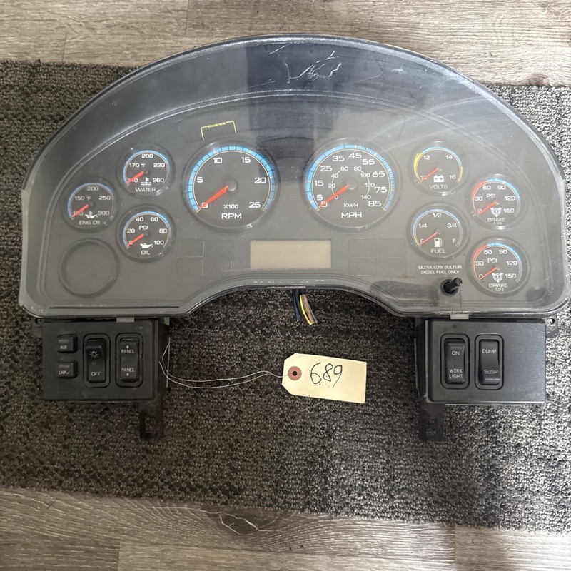 INTERNATIONAL TRAN STAR USED INSTRUMENT CLUSTER P/N: 3868216C92