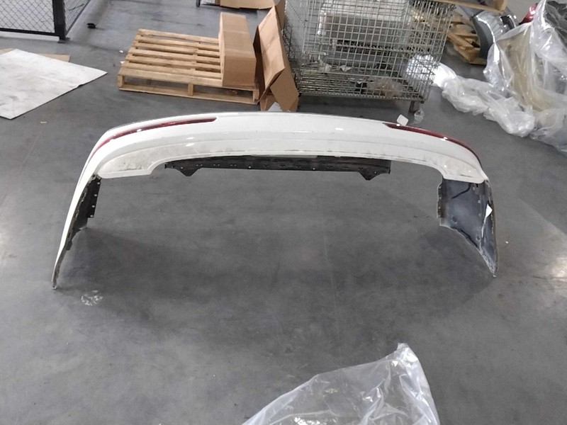 2017 Audi Q7 White Bumper Assembly OEM 4M0807067BGRU Used, Clip Broken