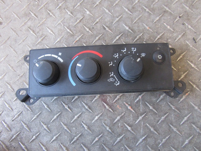 2006 MITSUBISHI RAIDER TEMPERATURE CONTROL P55056568AD