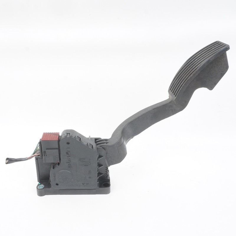 2014 - 2017 Fiat 500L Gas Pedal Accelerator 55702020 OEM