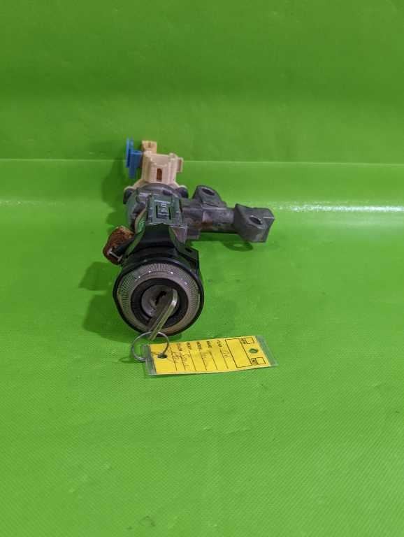05 06 TUNDRA IGNITION SWITCH CYLINDER HOUSING W/KEY OEM 4536-5