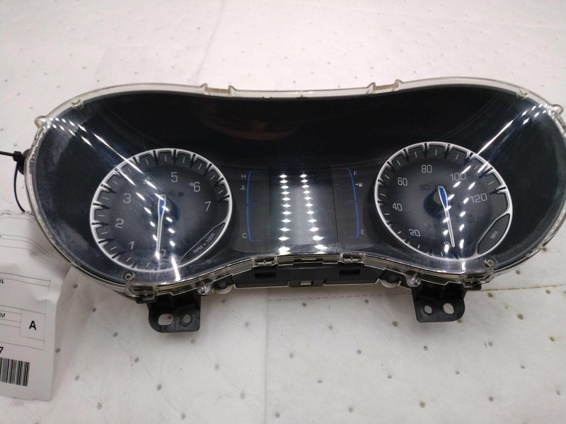 2018 Chrysler Pacifica Speedometer Gauge OEM 68360255AC White 67K Miles