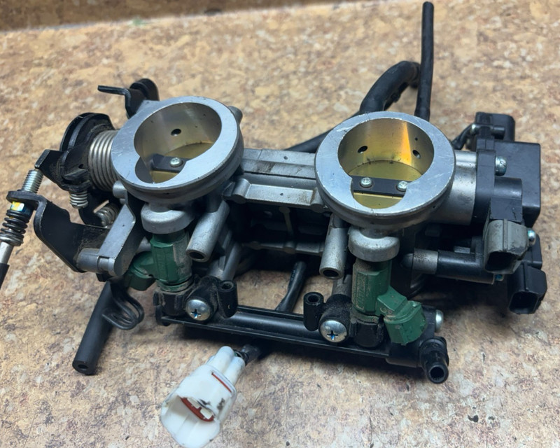 2014 Kawasaki Ninja EX650 Throttle Body injector Carburetor Fuel Gas EX 650 R F6