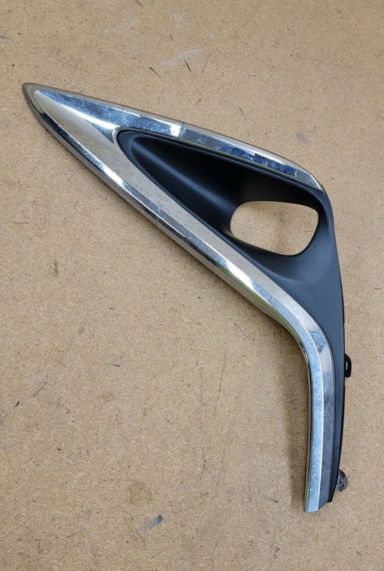 2016 - 2018 LEXUS ES350 ES300h FOGLIGHT LAMP COVER MOULDING TRIM LOWER LEFT OEM