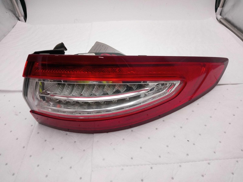 2013 Ford Fusion Right Tail Light Assembly Red OEM Used 586951 235K Miles