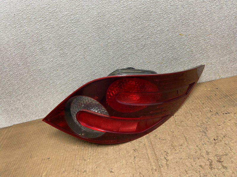 2006-2010 Mercedes W251 R-CLASS Right Passenger RH Side Tail Light AA8359 DW