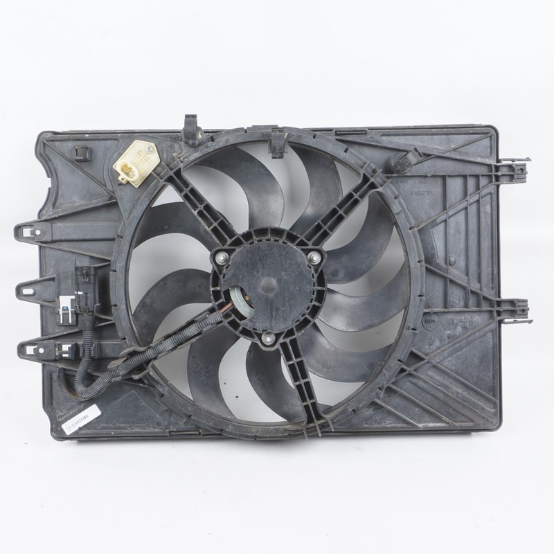 2014 - 2019 Fiat 500L 1.4L Radiator Cooling Air Fan Shroud Motor Assembly OEM