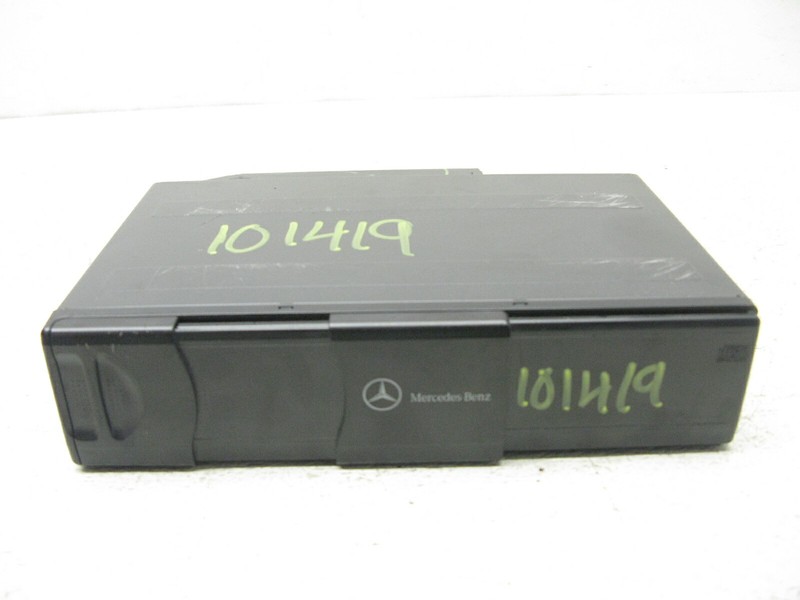 03-09 Mercedes W203 W209 CD Disc Changer Player Reader W/OUT magazine 101419