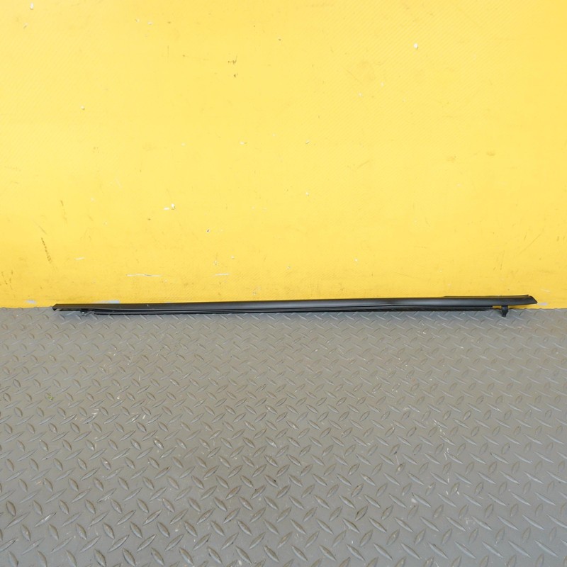 2022-2025 HONDA CIVIC LEFT SIDE REAR DOOR WINDOW BELT MOLDING OEM 72950-T20