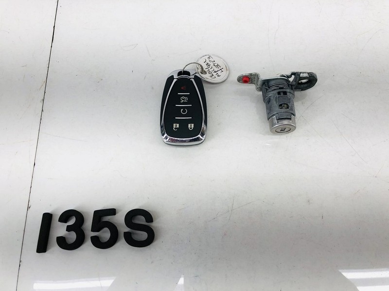 16-23 CHEVROLET MALIBU 1.5L GAS ENGINE CENTRAL LOCK CYLINDER W/ REMOTE KEY OEM