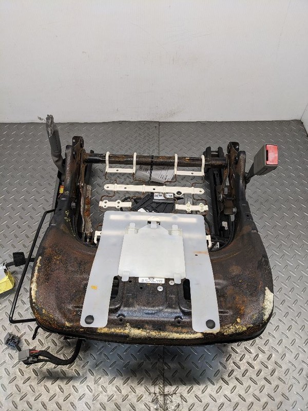 2015 - 2020 YUKON SUBURBAN FRONT PASSENGER 6 WAY SEAT TRACK 13582539 1144682