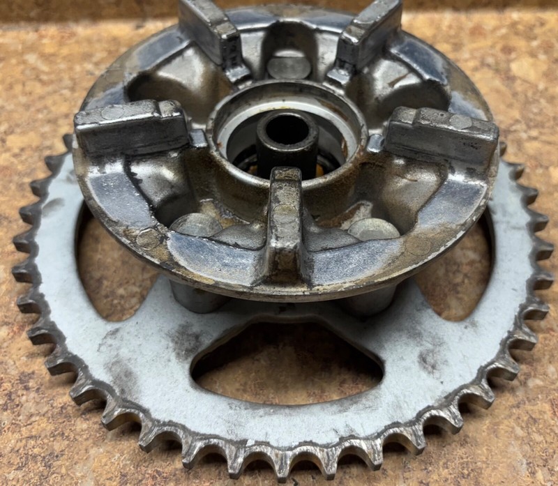 2002 Suzuki GSX750 GSX 750F Katana Rear Back Chain Drive Sprocket Gear Hub Z7