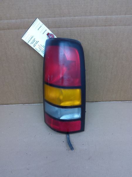 Passenger Tail Light Classic Style Fits 05-07 SIERRA 1500 PICKUP 252256