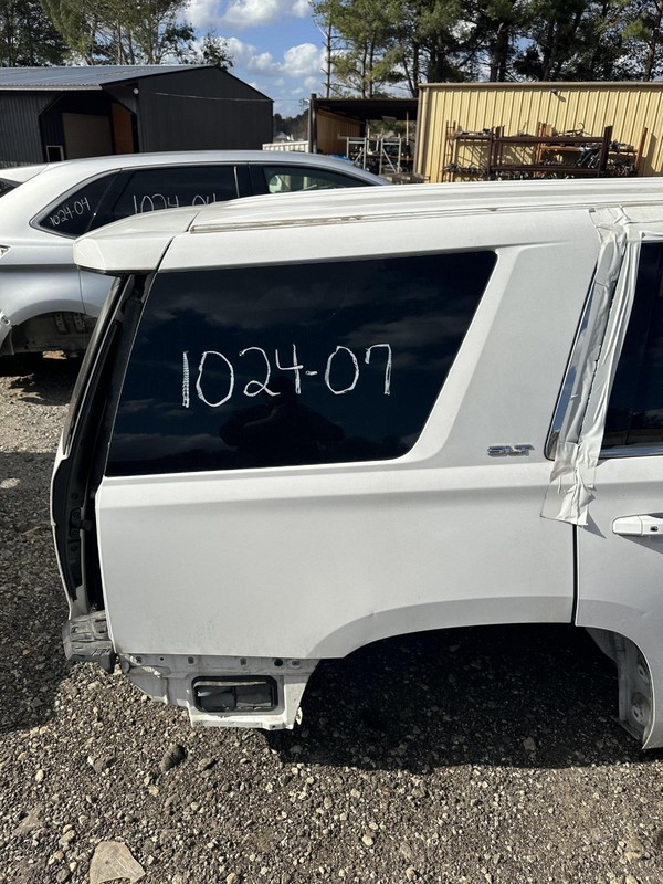 2015-2020 GMC YUKON REAR RIGHT SIDE QUARTER PANEL CUT WHITE OEM
