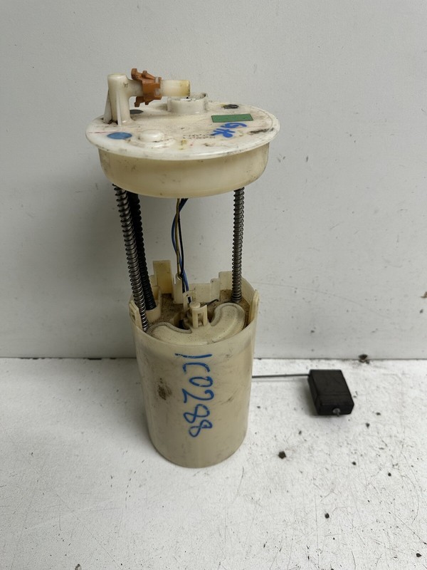 2003-2004 Acura MDX Fuel Pump w Sending Unit & Bracket Oem