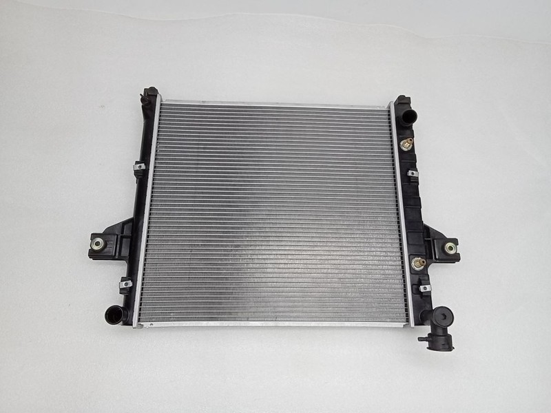Radiator 6 Cylinder Thru 2/20/03 Fits 99-04 GRAND CHEROKEE 73801