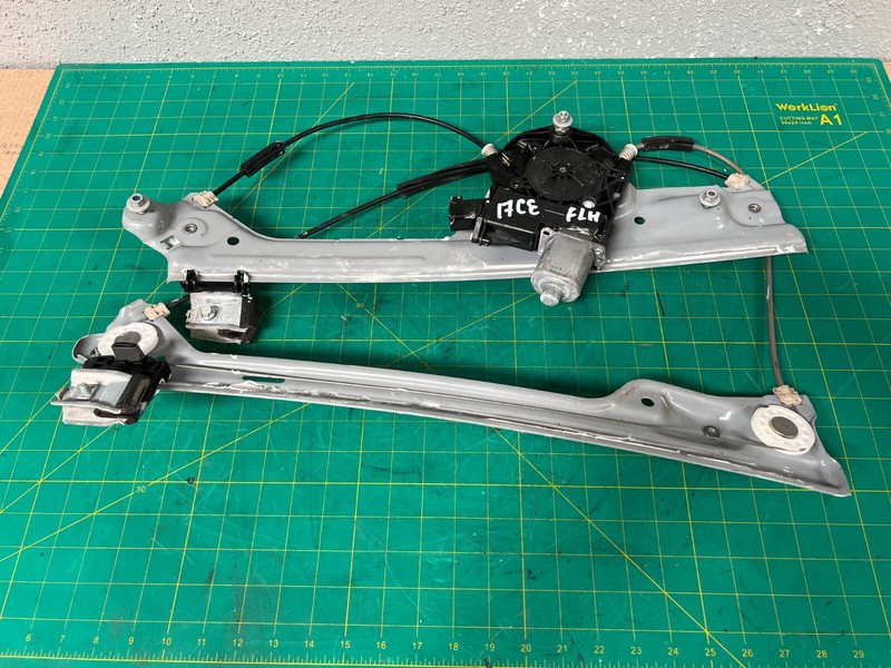 14-23 GM - FRONT LEFT DOOR WINDOW REGULATOR W/ MOTOR OEM