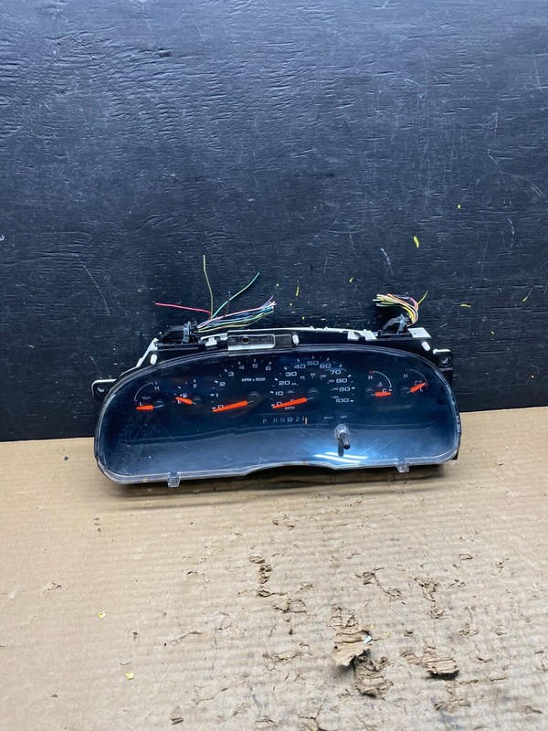 2006 Ford E350 Gauge Speedometer Cluster OEM s9160 DG