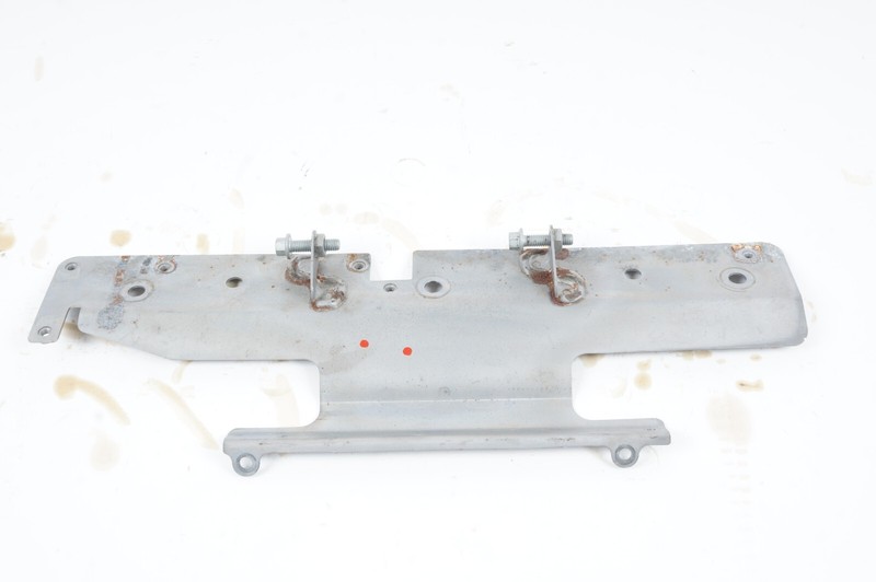 2015 - 2020 BENTLEY MULSANNE 6.8L INTERCOOLER MONT BRACKET PLATE RIGHT OEM