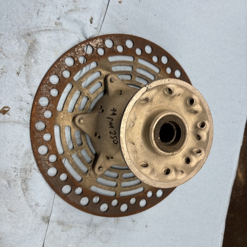 1998 1999 Suzuki RM250 RM 250 RM125 Front Wheel Hub Good