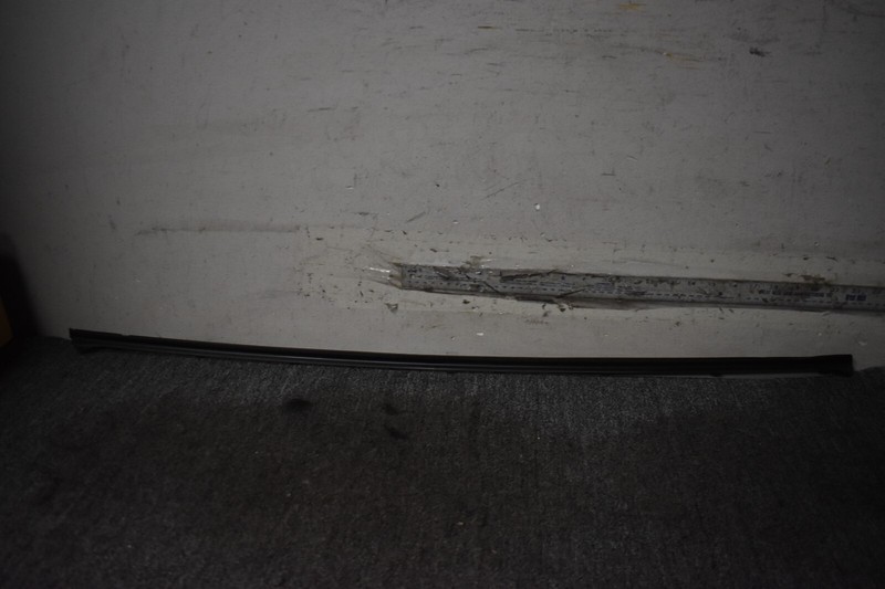 2015-2022 PORSCHE MACAN S LOWER DOOR SEAL FACTORY OEM