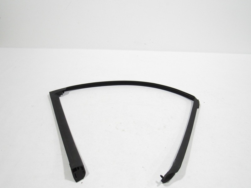 Land Range Rover Evoque 2023 Rear Right Door Upper Weatherstrip Seal 20-24 ;:A