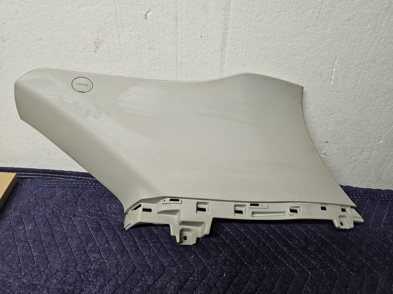 2016 - 2018 KIA SORENTO REAR LEFT QUARTER UPPER TRIM COVER OEM 85865C6000BGA